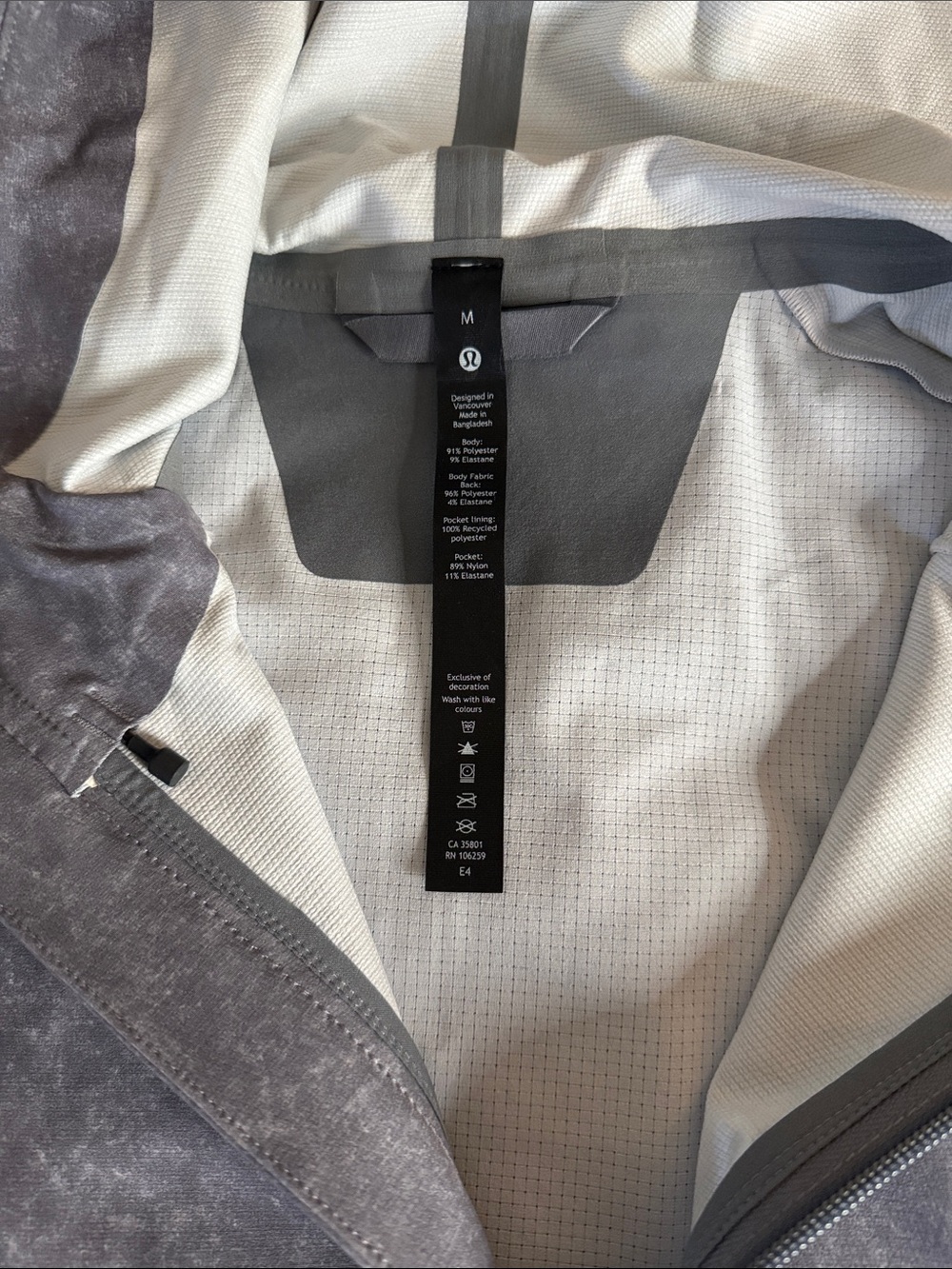 lululemon Men's Charcoal Gray Hooded Windbreaker Warp Light Jacket
Packable - Picture 3 of 6